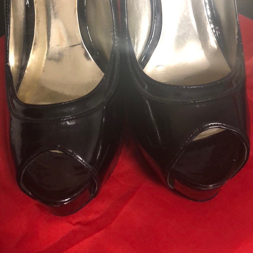 Guess - Picture 5 of 7